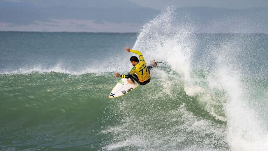 Filipe Toledo é bicampeão mundial de surf e mantém hegemonia no Brasil
