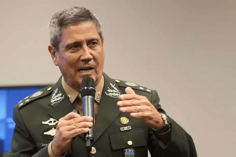 Braga Netto segue atrás das grades: Moraes insiste no risco de fuga