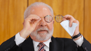 Lula aproveita operação no quadril e faz cirurgia plástica nas pálpebras