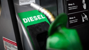 Diesel deve ficar R$ 0,10 mais caro nesta terça com volta de impostos federais