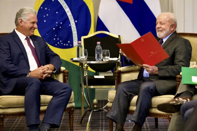Brasil e Cuba assinam acordo de troca de informações uma semana antes de viagem de Lula ao país