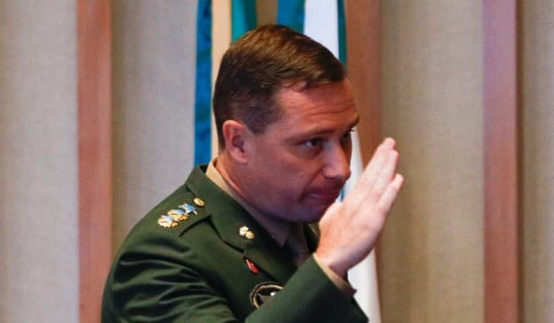 Ao conceder liberdade a Cid, Moraes cancela passaportes, suspende porte de arma e o afasta do Exército; veja detalhes da decisão