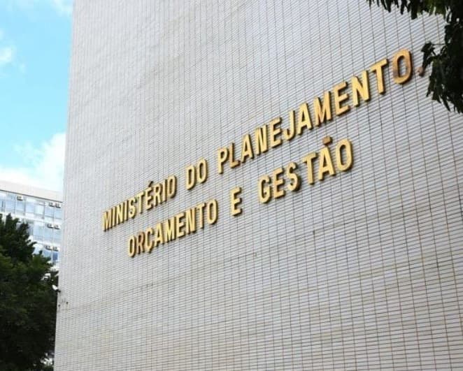 Novo salário mínimo, pisos e avanço das emendas vão consumir 86% do espaço extra para gastos em 2024