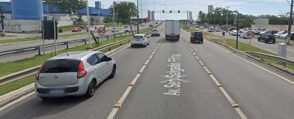 VÍDEO: Assaltante é preso por policial à paisana após provocar acidente na BR-101
