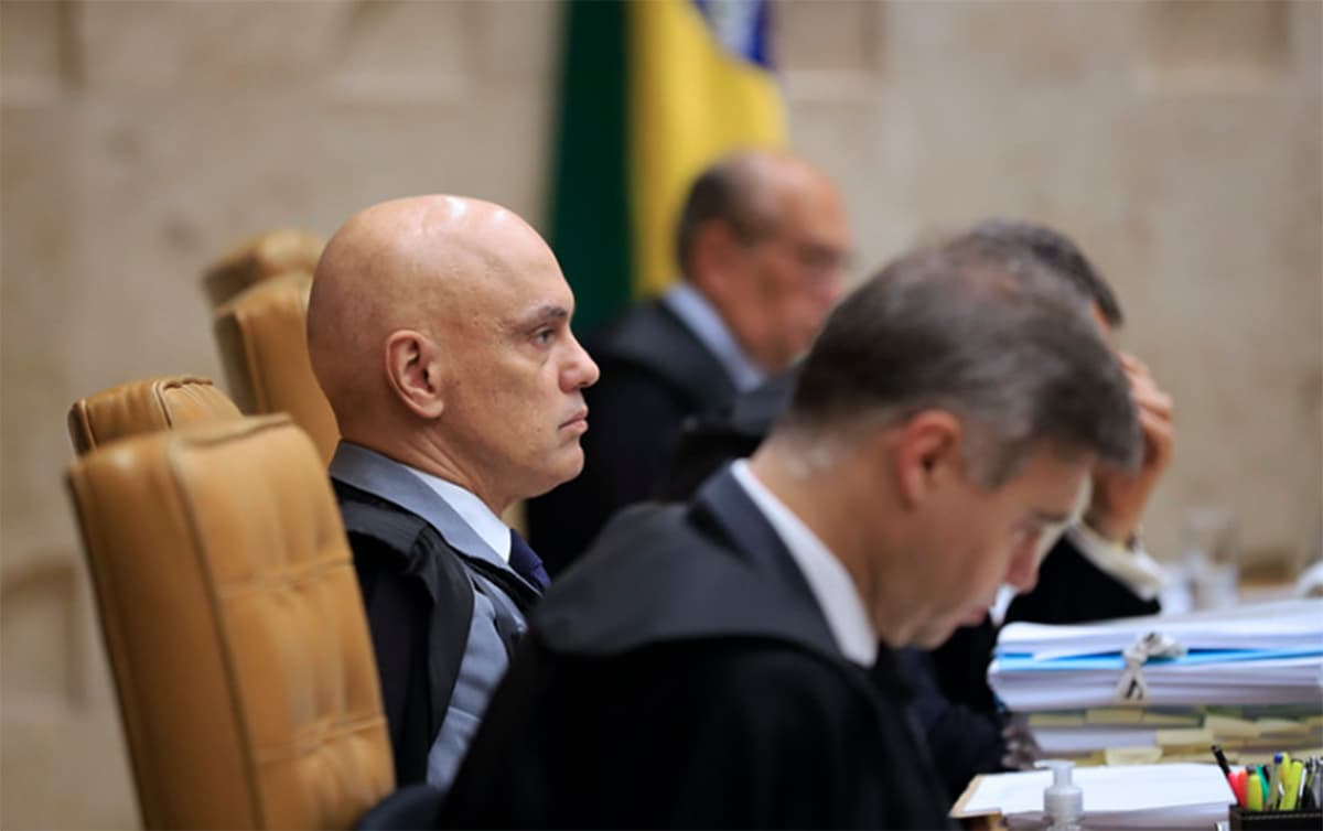 ATOS DE 8 DE JANEIRO: STF condena dois réus a 17 anos e um a 14 anos de prisão