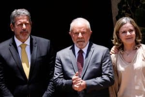 Gleisi diz que pressão do centrão por dinheiro e cargos é interesse político insaciável