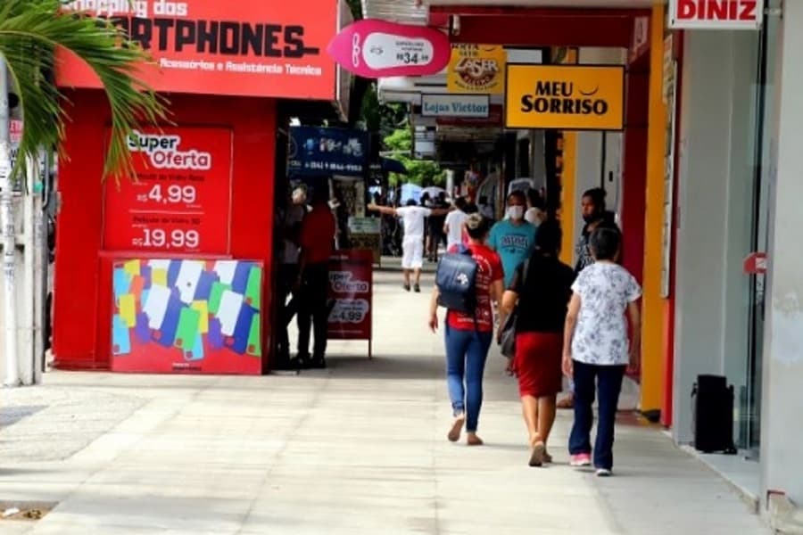 Comércio funciona em horário diferenciado no feriado da Padroeira do Brasil; confira