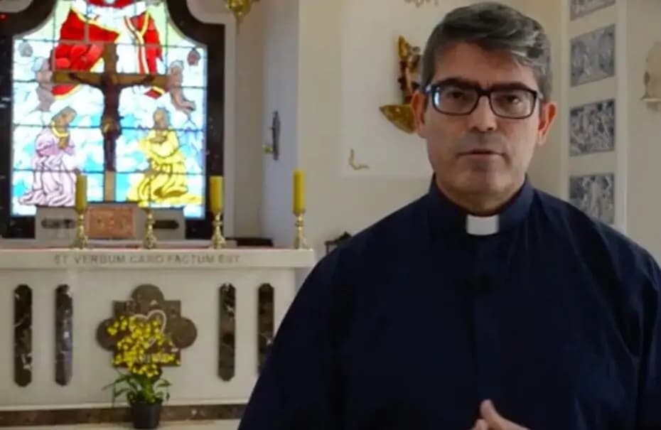 Padre pede dispensa da Igreja Católica ao saber que vai ser pai