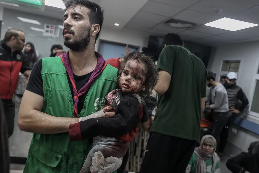 Autoridades de Gaza acusam Israel de bombardear hospital e Israel culpa a Jihad islâmica