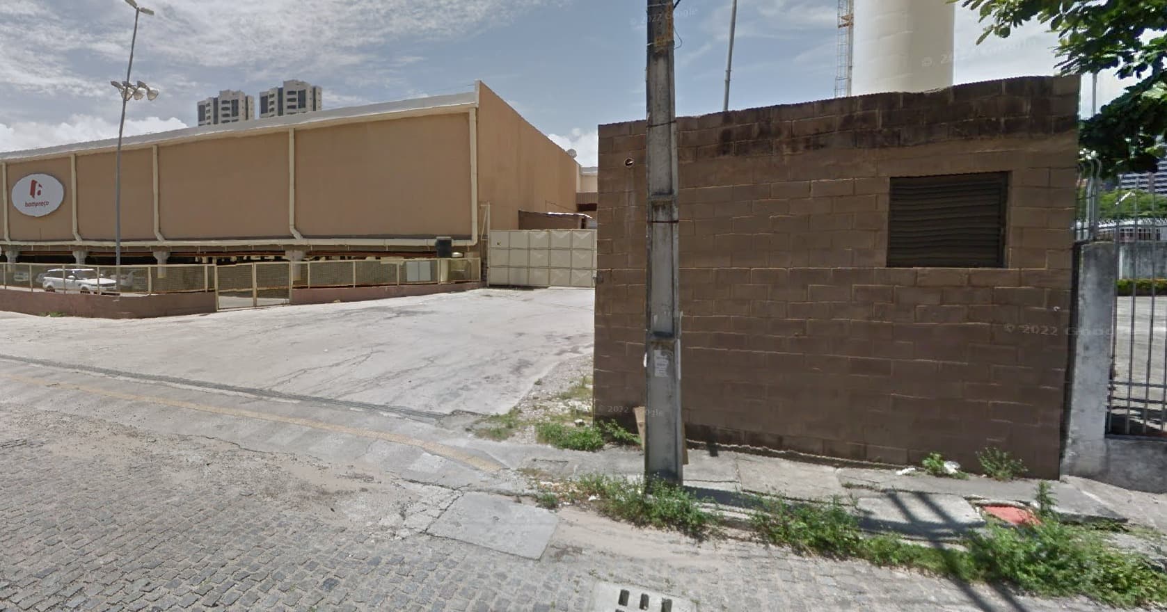 VÍDEO: Ladrão de fios do antigo Bom Preço da Av. Alexandrino de Alencar morre após descarga elétrica