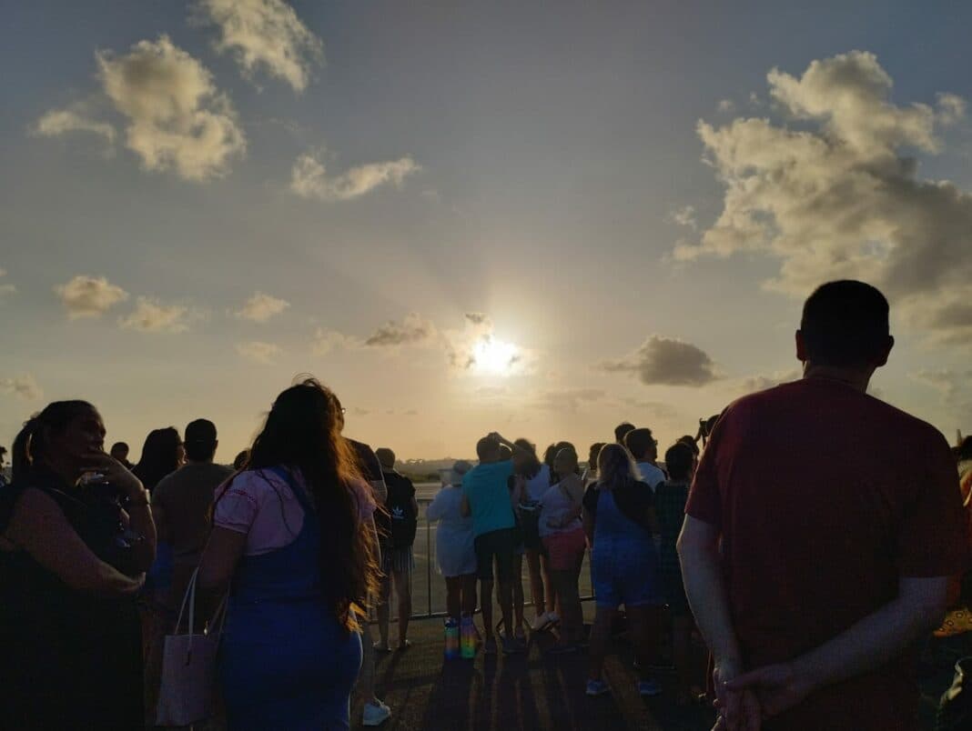 Médicos começam a atender pacientes com lesões nos olhos devido ao eclipse