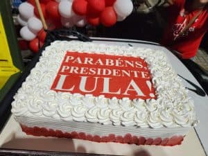 VÍDEO: CarnaLULA conseguiu juntar 400 pessoas na Praça dos Gringos em Ponta Negra