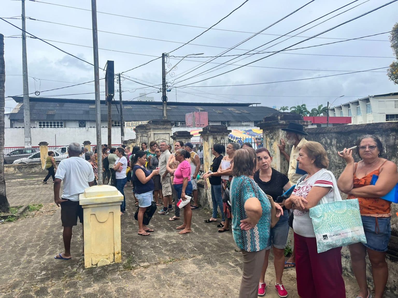 ProSUS registra mais um dia de longas filas para entregas à população