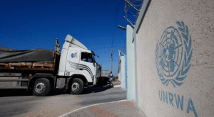 Cidadãos de Gaza invadem centros de ajuda e levam farinha e suprimentos, diz ONU