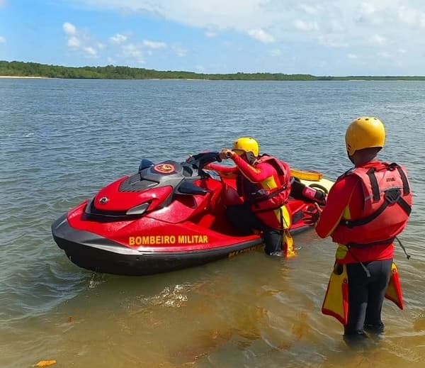 Corpo de jovem desaparecido após canoa virar em Barra do Cunhaú é encontrado na Praia da Barrinha
