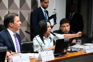 Após 21 depoimentos e com quase mil páginas, relatório final da CPMI do 8 de Janeiro será lido hoje