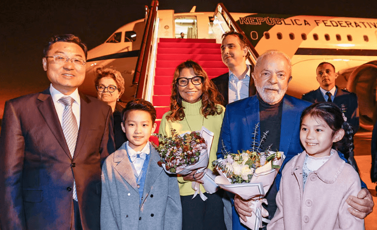 Viagens de Lula ao exterior custaram R$ 45 milhões; Petista visitou 21 países desde o início de seu terceiro mandato