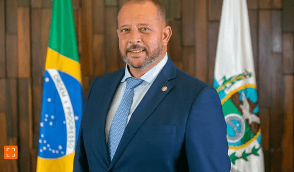 Bandidos armados invadem clube no RJ e trocam tiros com deputado
