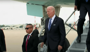 Biden chega a Israel para visita de alto risco durante protestos após explosão em hospital de Gaza