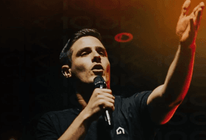 Influencer evangélico é preso acusado de estuprar três fiéis em SP