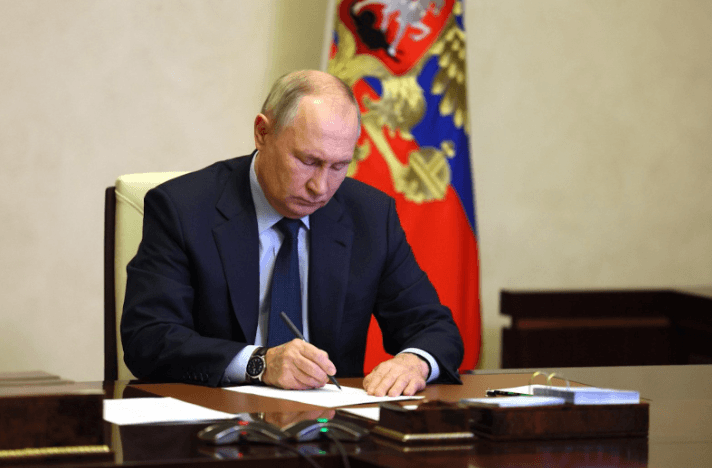 Putin diz que está pronto para acabar com guerra no Oriente Médio; Em conversa com Netanyahu, líder russo defendeu solução pacífica por meios políticos e diplomáticos