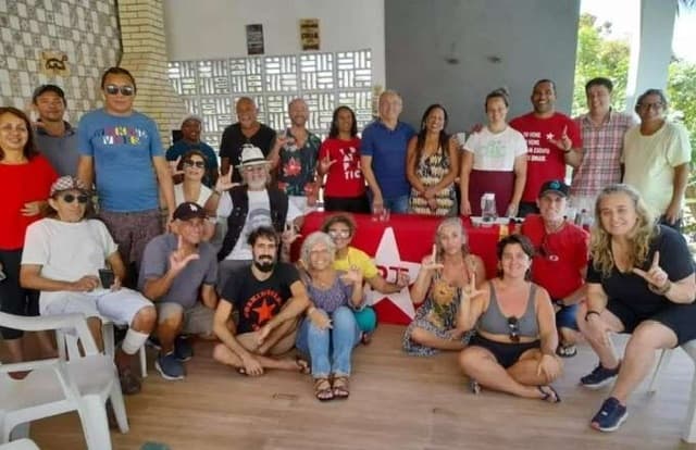 O L do PT nos protestos contra empreendimento em Pipa