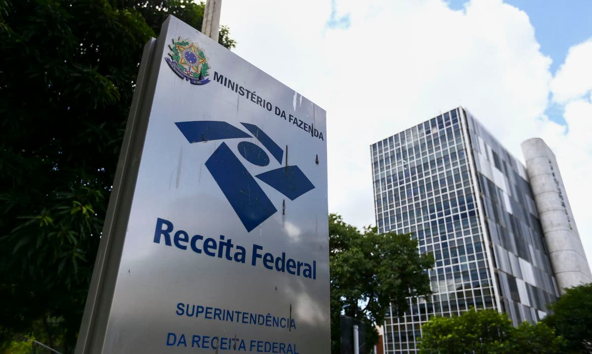 Receita Federal prepara reestruturação que evita concursos e afeta contribuintes