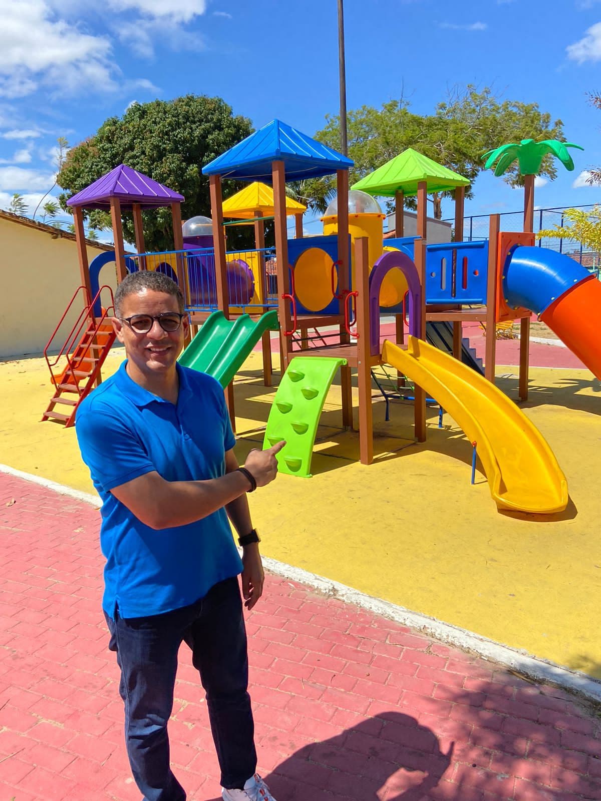 Indicações de Wolney França garantem instalação de playgrounds em Parque Industrial e Passagem de Areia