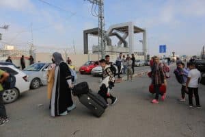 Brasileiros e familiares entram em lista de estrangeiros que vão deixar Gaza