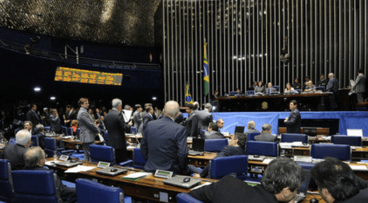 Senado aprova em dois turnos PEC que limita poderes do STF; proposta segue para a Câmara