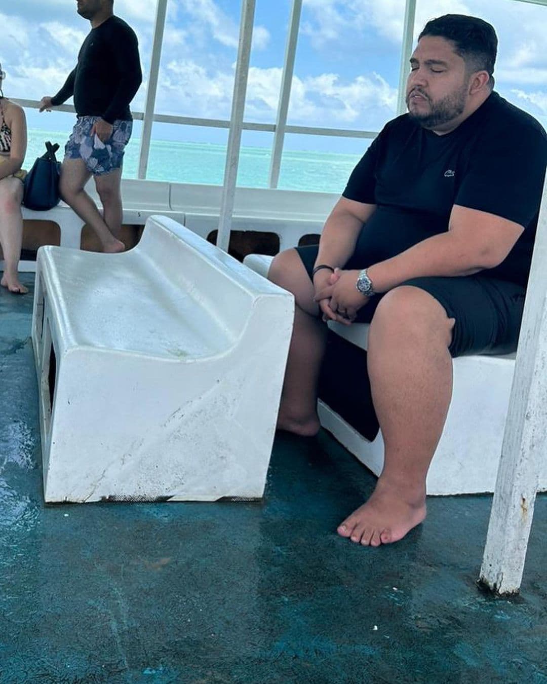 VÍDEO: "Crente Trader" é visto curtindo o fim de semana na Ilha de Areia Vermelha, em João Pessoa