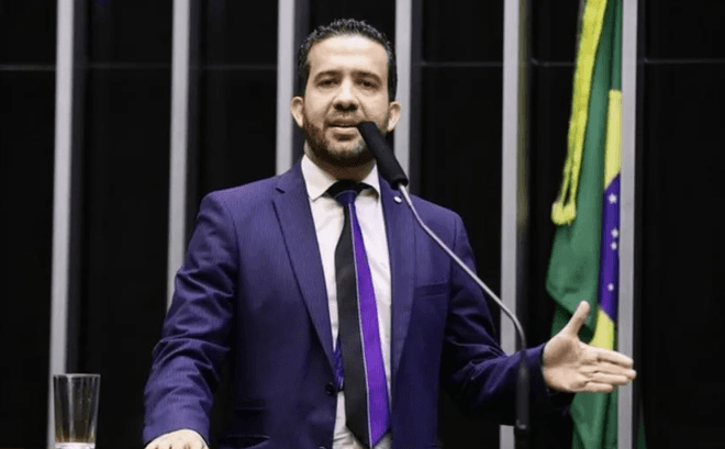 Envolvido em denúncias de ‘rachadinha', Janones é alvo de investigação da PF desde 2021
