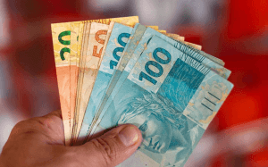 Massa salarial dos brasileiros atinge R$ 293 bi, o maior valor da história
