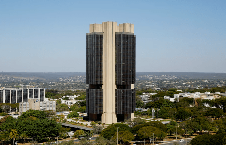 Copom corta Selic pela 3ª vez seguida; taxa básica de juros cai de 12,75% para 12,25% ao ano