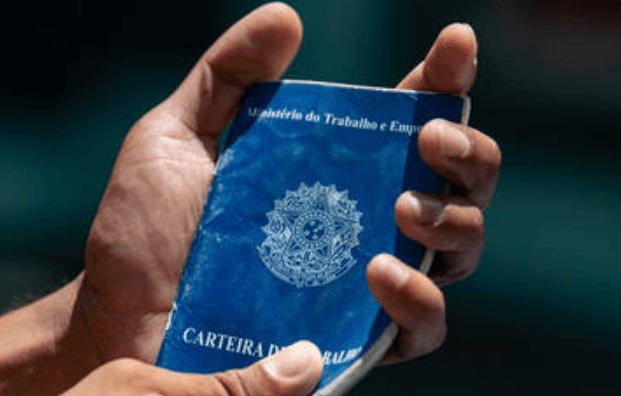 Redução da força de trabalho pós-pandemia impede taxa de desemprego maior no Brasil