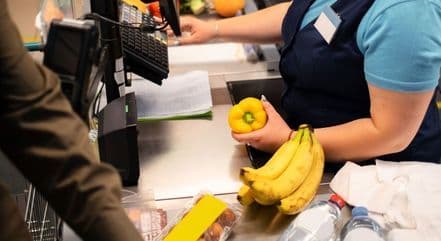 Seis em cada dez dívidas no cartão são de compras em supermercados