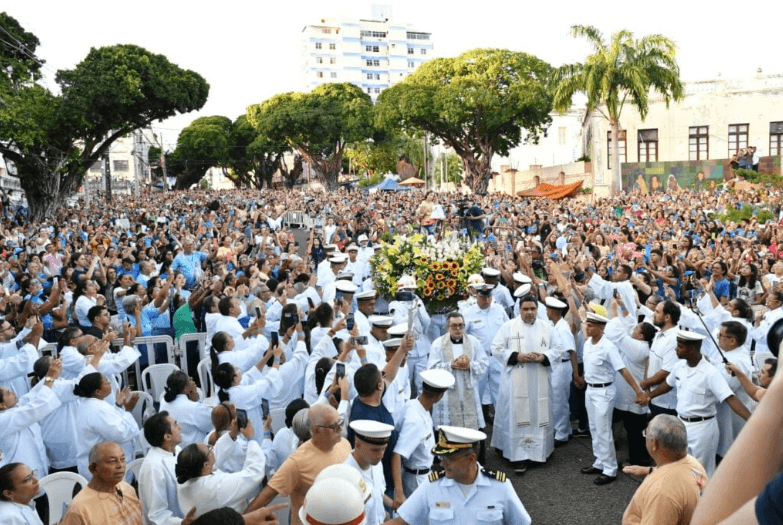 MULTIDÃO: Fiéis participam de missa de Nossa Senhora da Apresentação, padroeira de Natal
