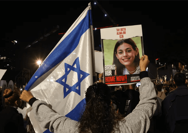 Após atraso de sete horas, terroristas do Hamas libertam 13 israelenses e quatro tailandeses