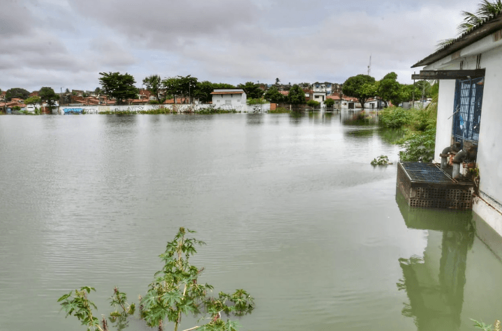 Seis lagoas de captação transbordaram durante chuvas em Natal