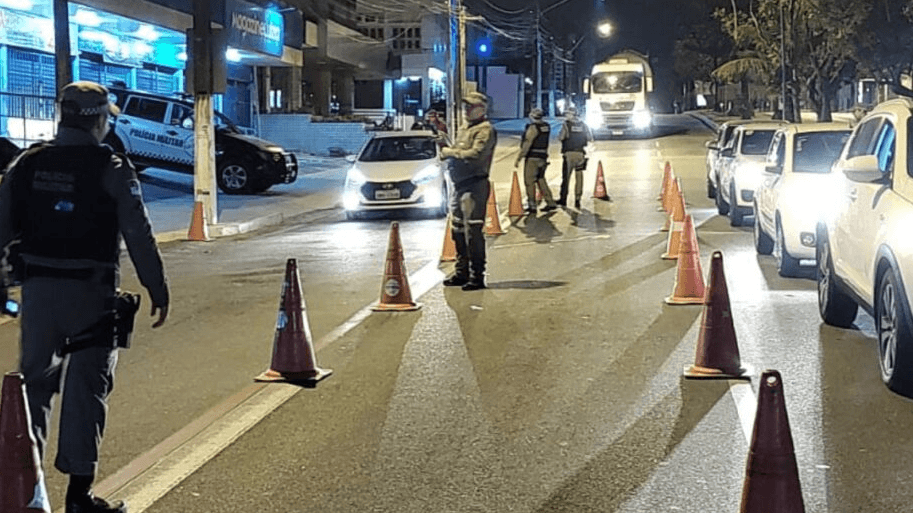 LEI SECA: Quatro condutores são presos e outros 10 são autuados por embriaguez ao volante em blitz na zona Leste de Natal