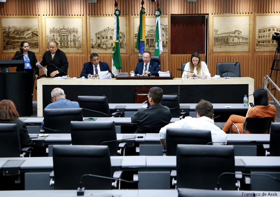 Comissão de Finanças da Câmara de Natal aprova LOA 2024 com ressalvas