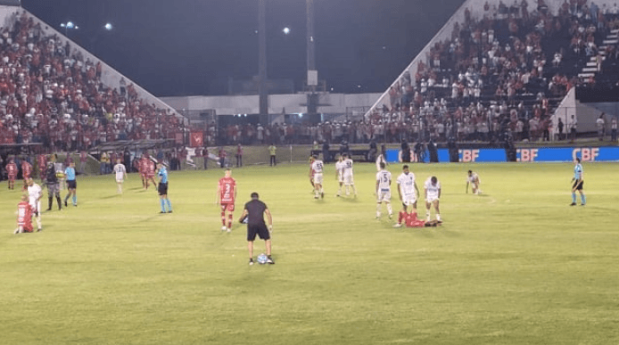 Em jogo com confusão nas arquibancadas e fora do Frasqueirão, ABC vence e põe fim ao sonho de acesso do Vila Nova-GO