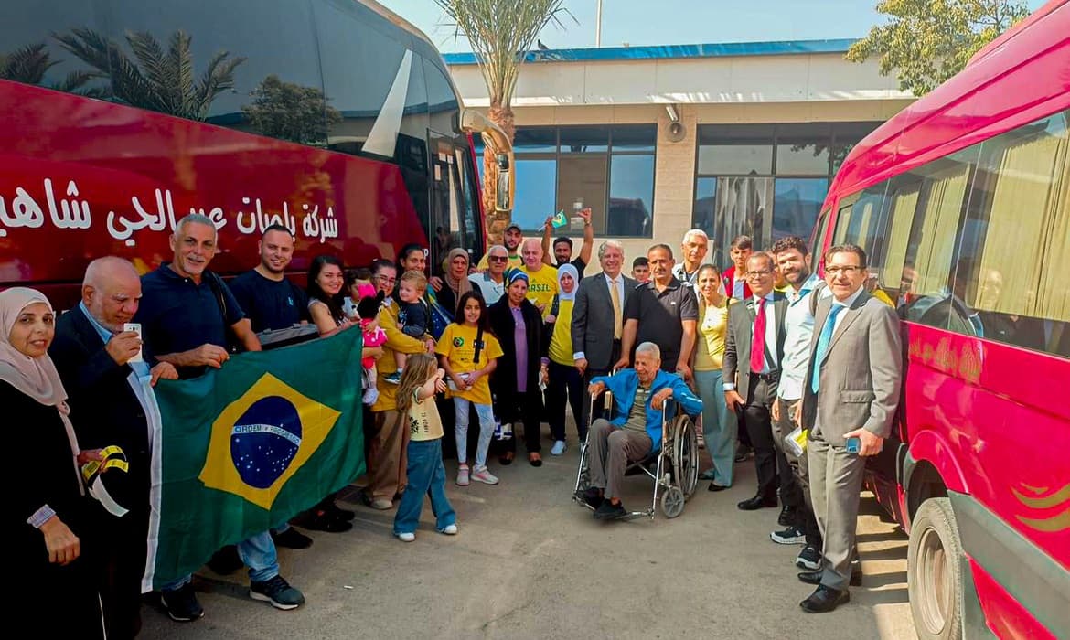 Grupo de 32 brasileiros é resgatado da Cisjordânia, na Palestina
