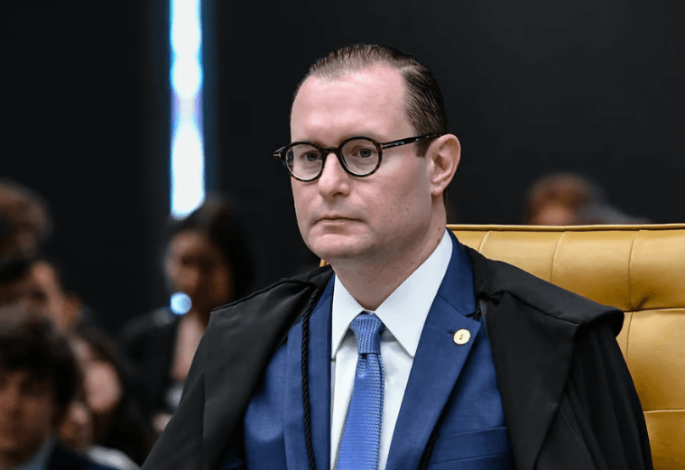 Zanin se declara impedido de julgar denúncia contra Gleisi Hoffmann na Lava Jato