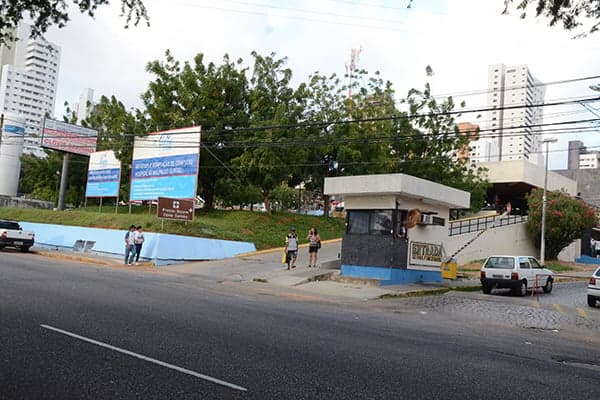 Homem é encontrado embaixo da ponte Newton Navarro; hospital procura familiares