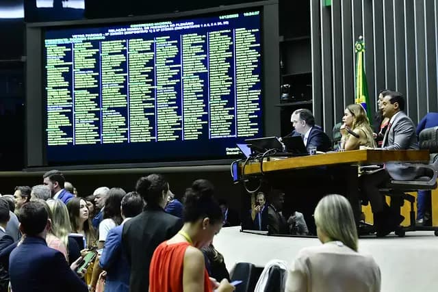 Valor de emendas parlamentares é maior que orçamento de 32 ministérios