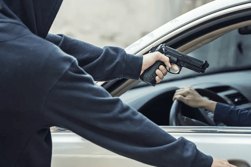 Mais da metade dos brasileiros diz que já foi vítima de assalto; maioria vê aumento da violência, diz pesquisa Quaest/UFMG
