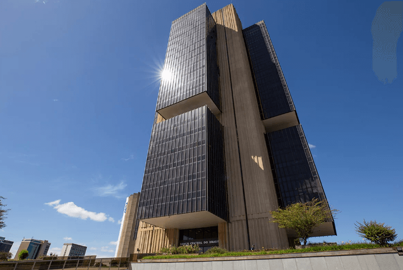SELIC: A partir de janeiro, quatro dos nove diretores do Banco Central membros do comitê que define a taxa juros terão sido indicados por Lula