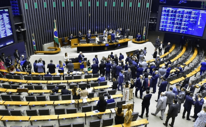 ARCABOUÇO: Congresso derruba veto e passa a impedir que governo retire despesas de cálculo para atingir meta fiscal