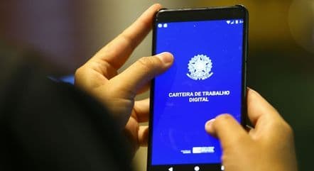 Brasil cria 130 mil vagas formais em novembro e geração de empregos perde ritmo pelo quarto mês seguido